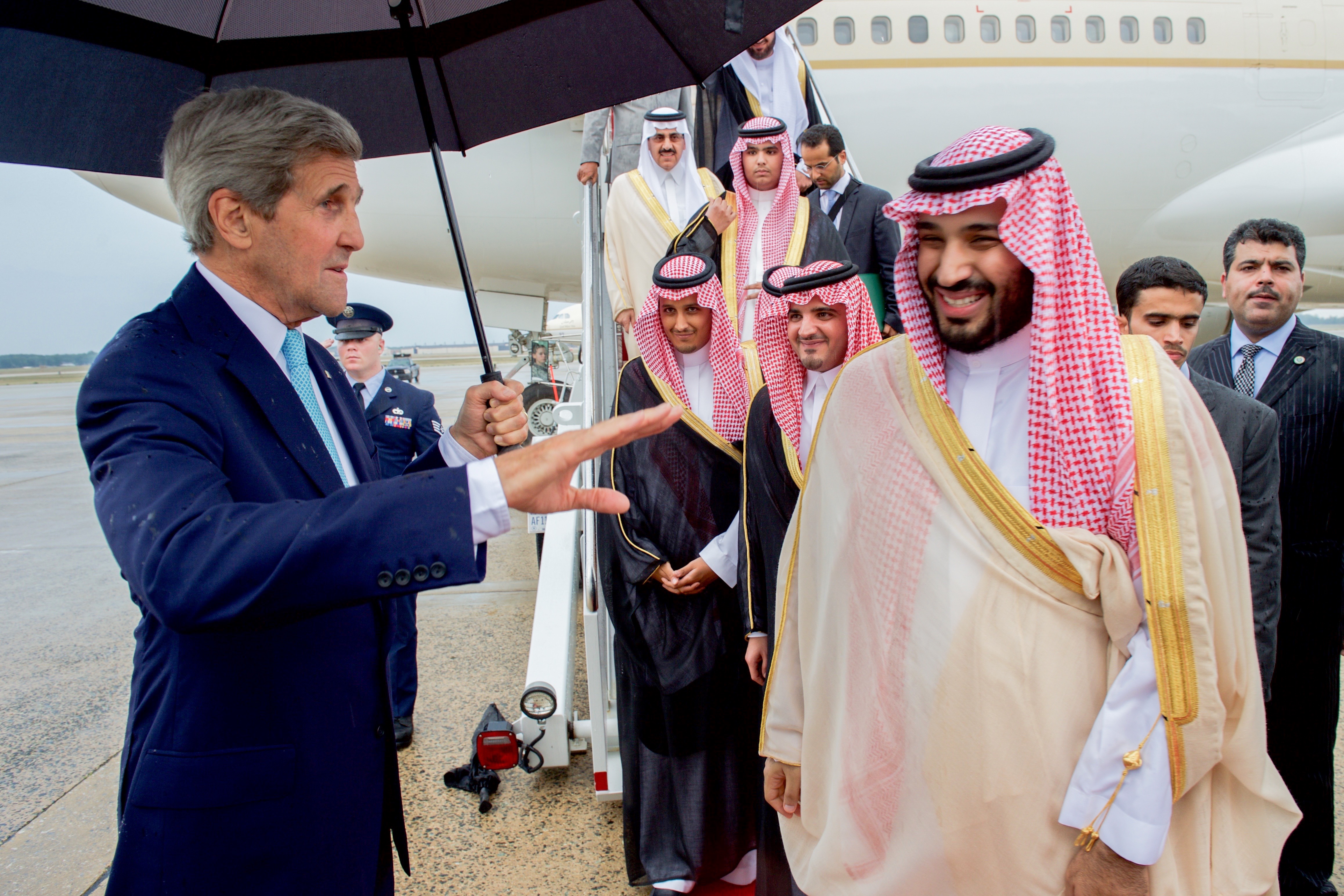 Secretary_Kerry_Chats_With_Saudi_Deputy_Crown_Prince_Mohammad_After_He_Arrived_At_Andrews_Air_Force_Base_Before_Meeting_With_President_Obama_20501982194