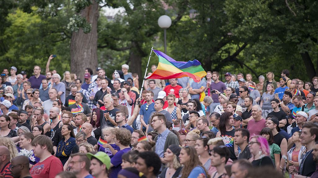 Vigil_to_unite_in_the_wake_of_the_Orlando_Pulse_shooting_27358803690